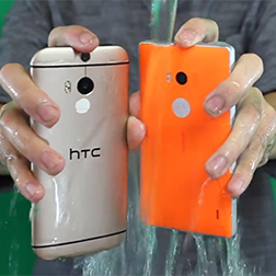 Nokia Lumia 930 и HTC One (M8) облили ледяной водой