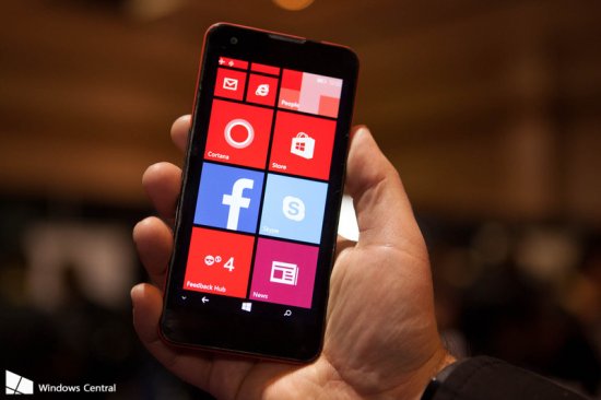 Yezz представила новый Windows-Phone смартфон Billy 5S LTE