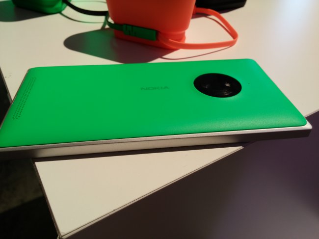 Microsoft может выпустить недорогой металлический смартфон на Windows 10 Mobile